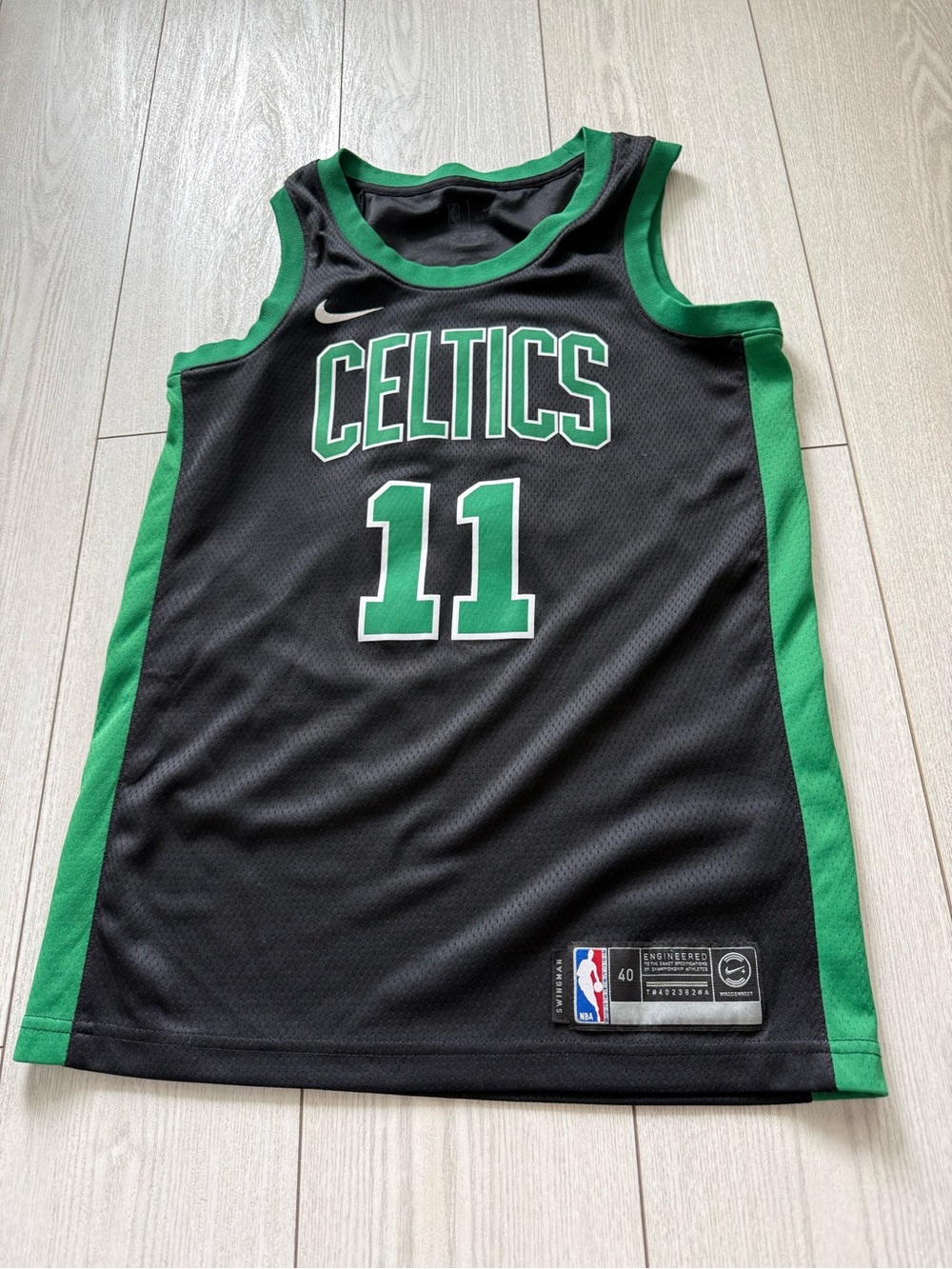 Boston Celtics Kyrie Irving 11 basketball jersey Nike black green NBA sports 40